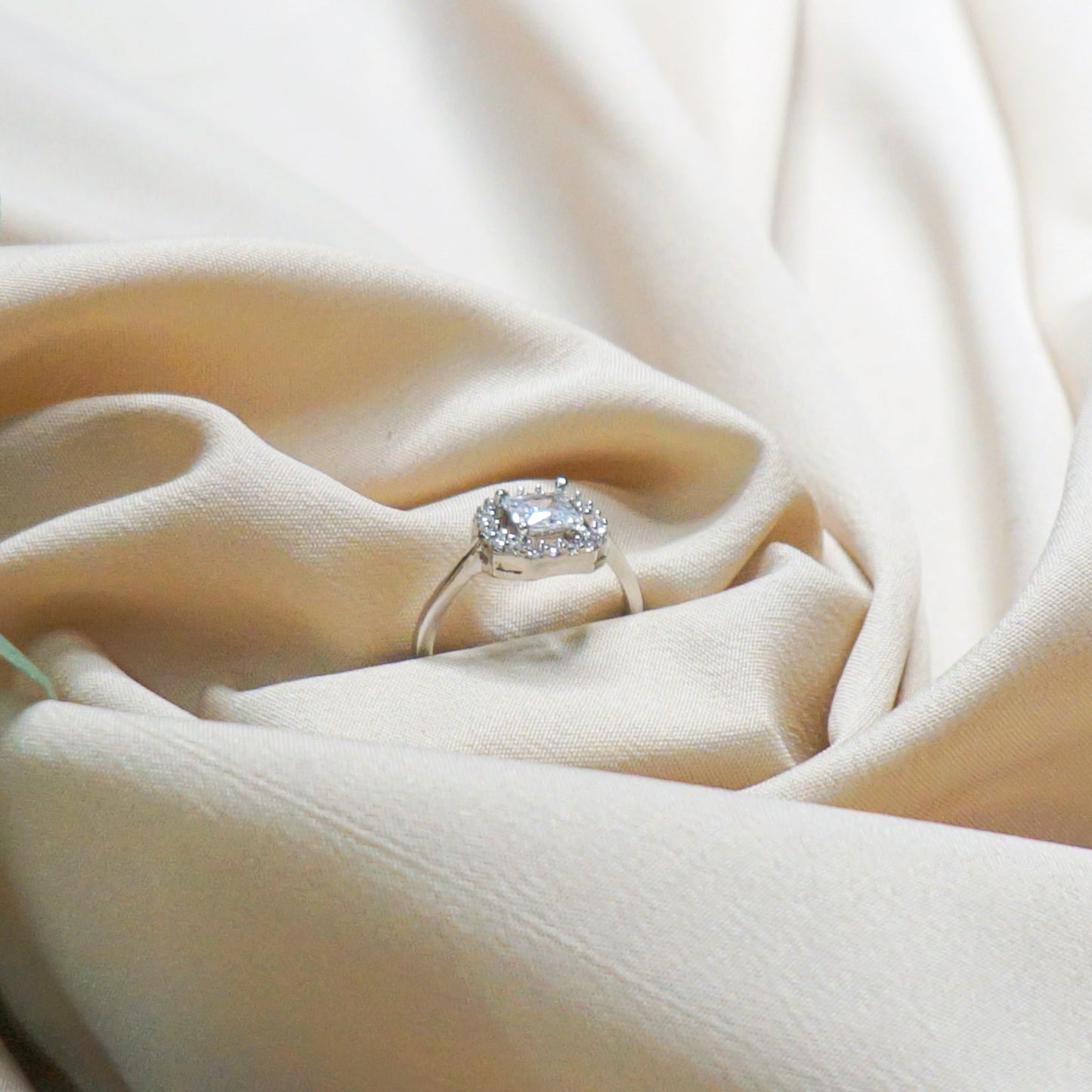 Vivera Belle Square Ring