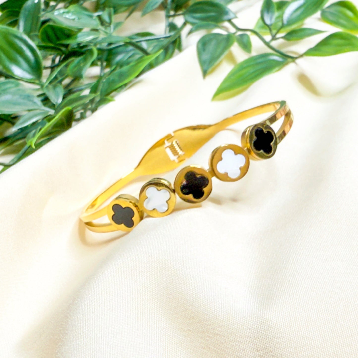 BlackWhite Clover Bracelet