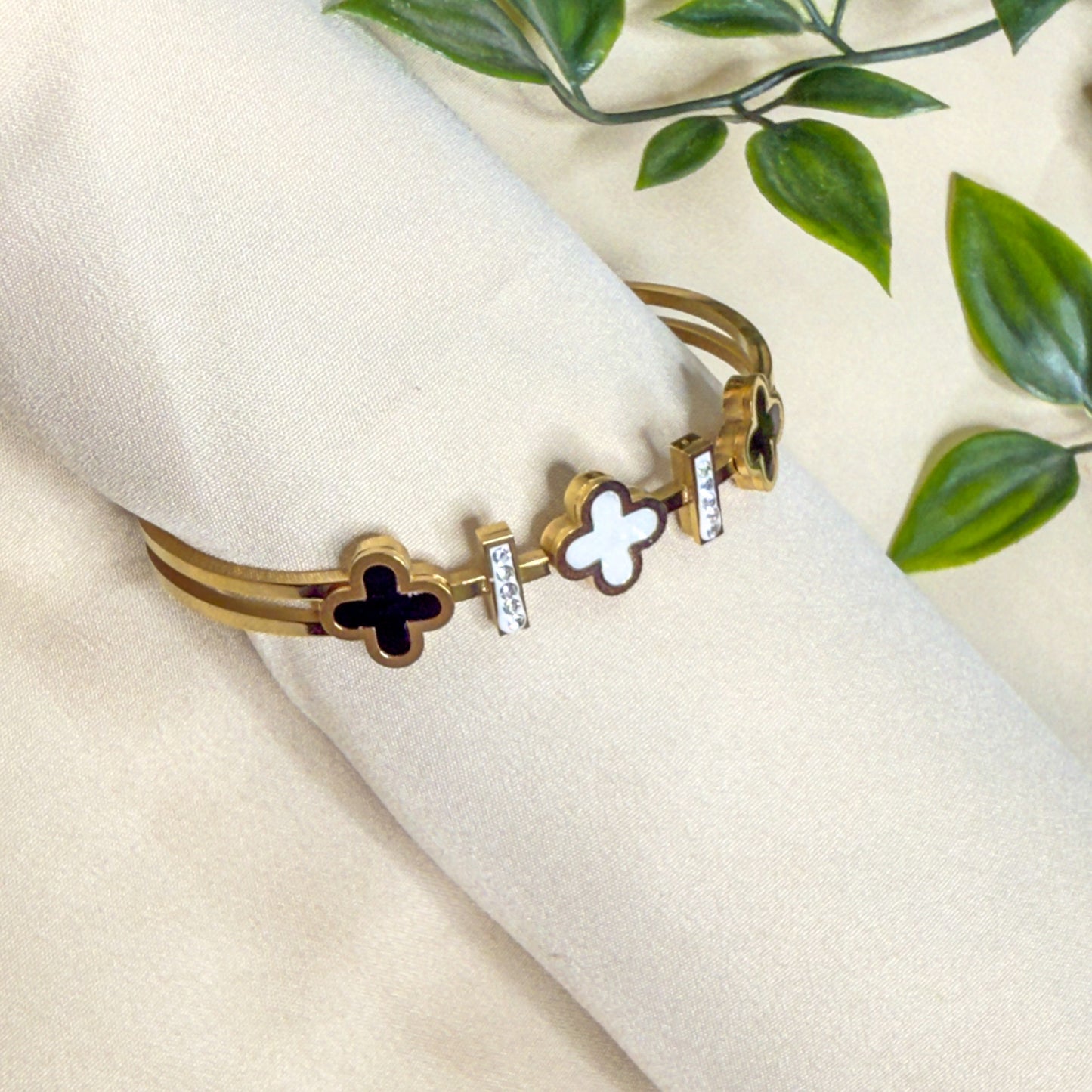 Black White Clover Bar Bracelet