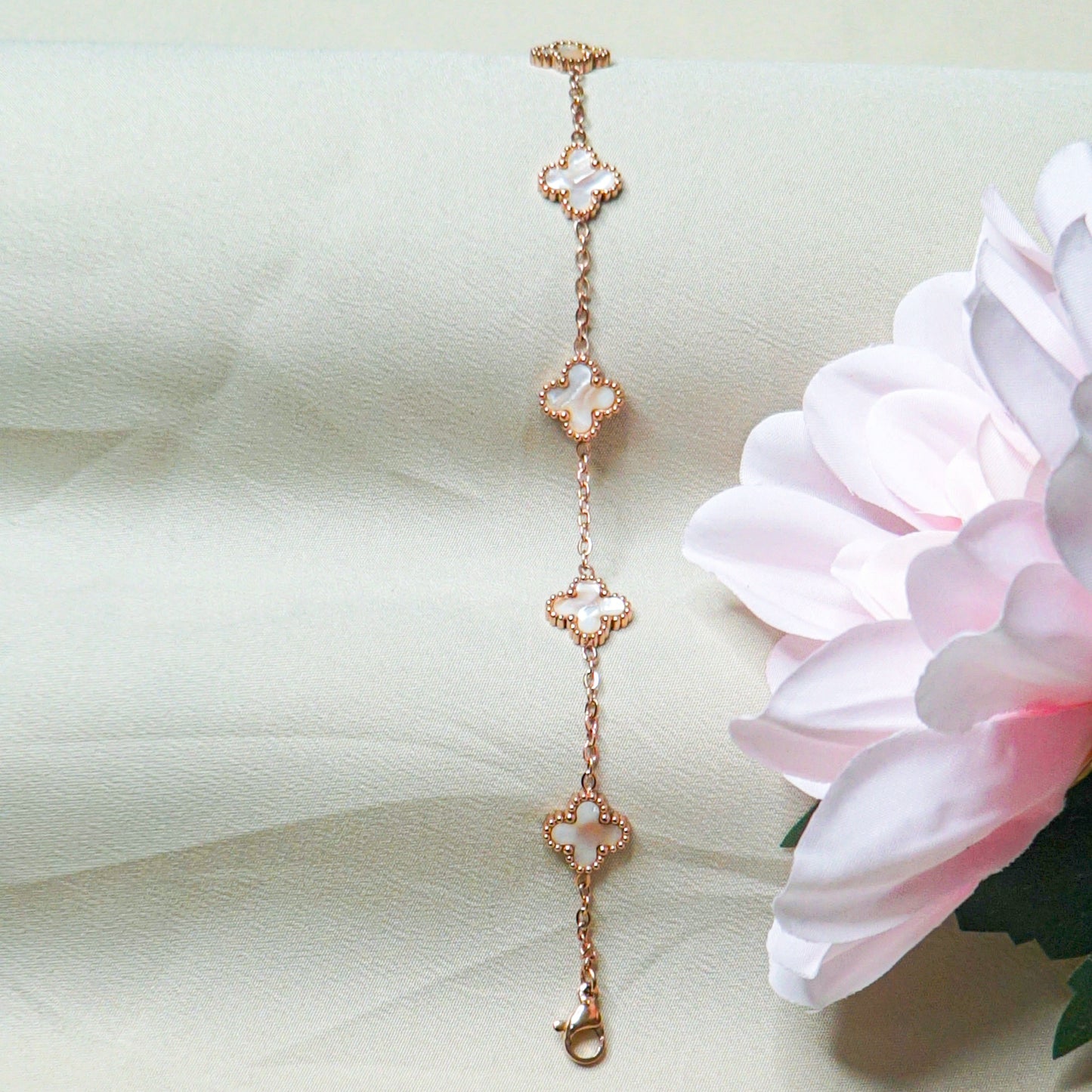 Clover White Chain Bracelet