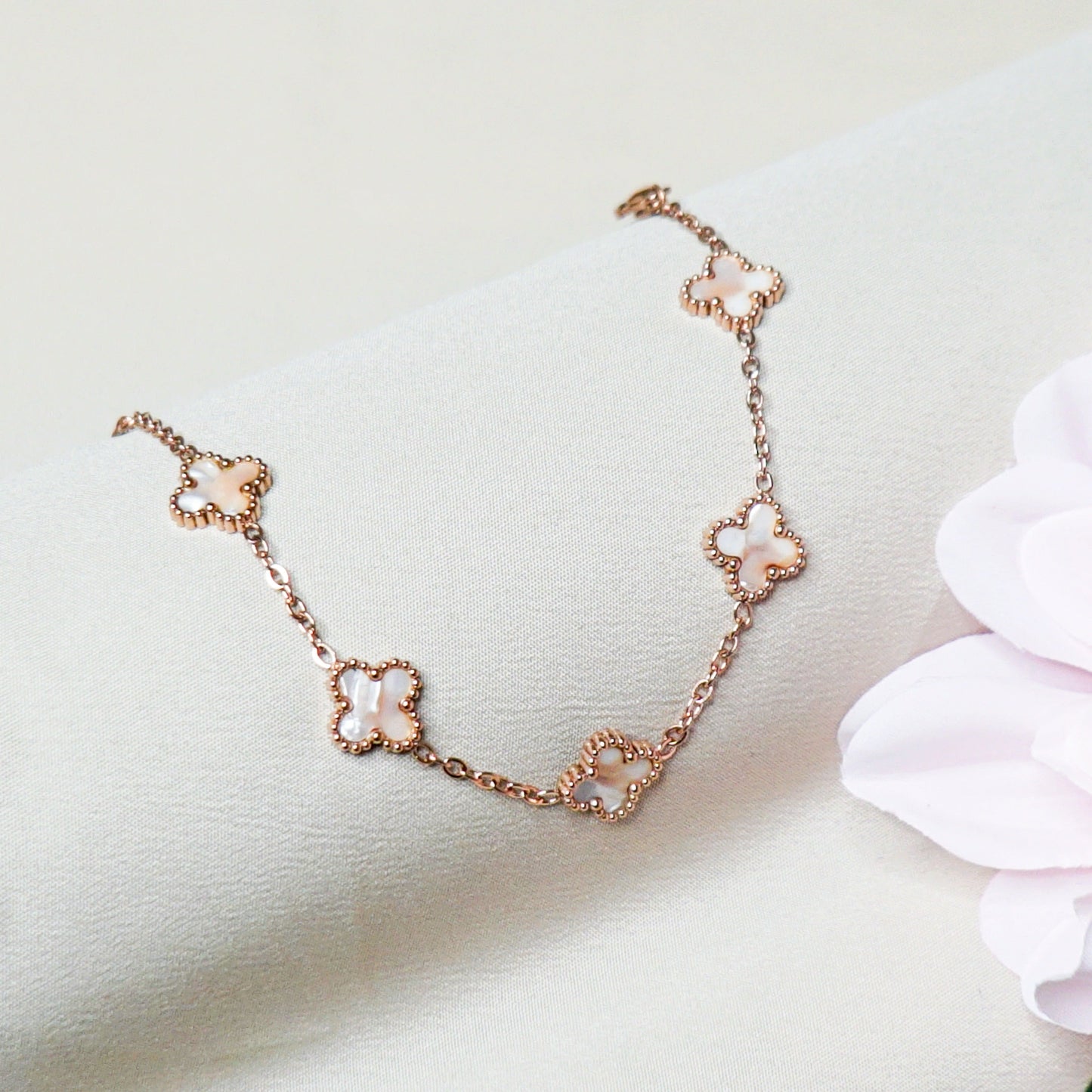 Clover White Chain Bracelet