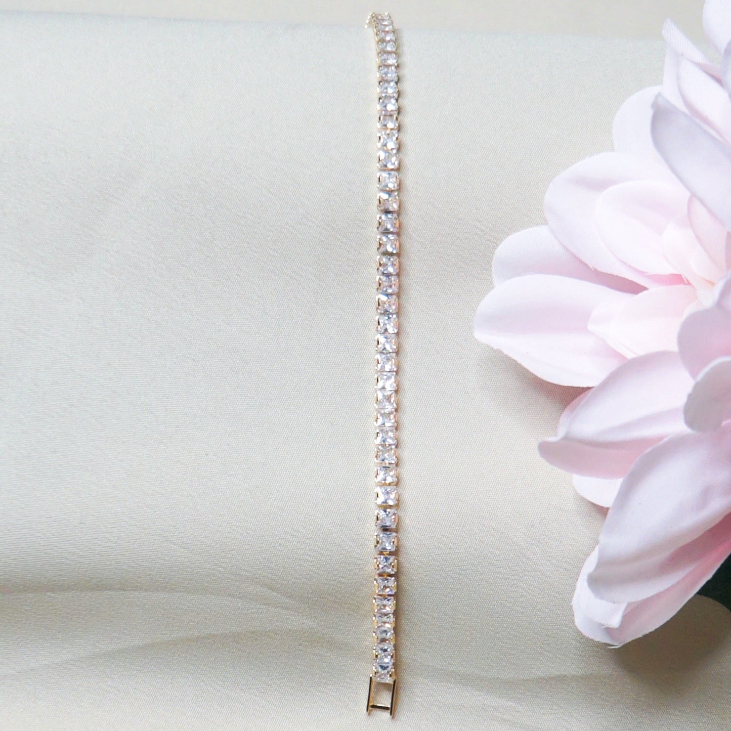 White Stone Loop Chain Bracelet