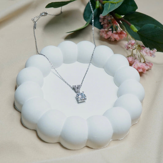 V Solitaire Chain