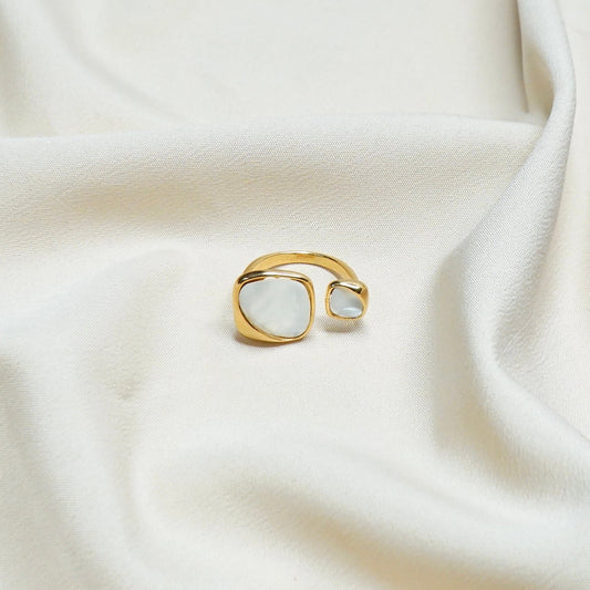 Pearl Glint Ring