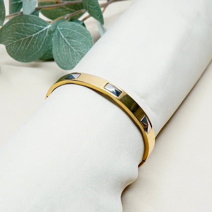 Edge Stud Kada
